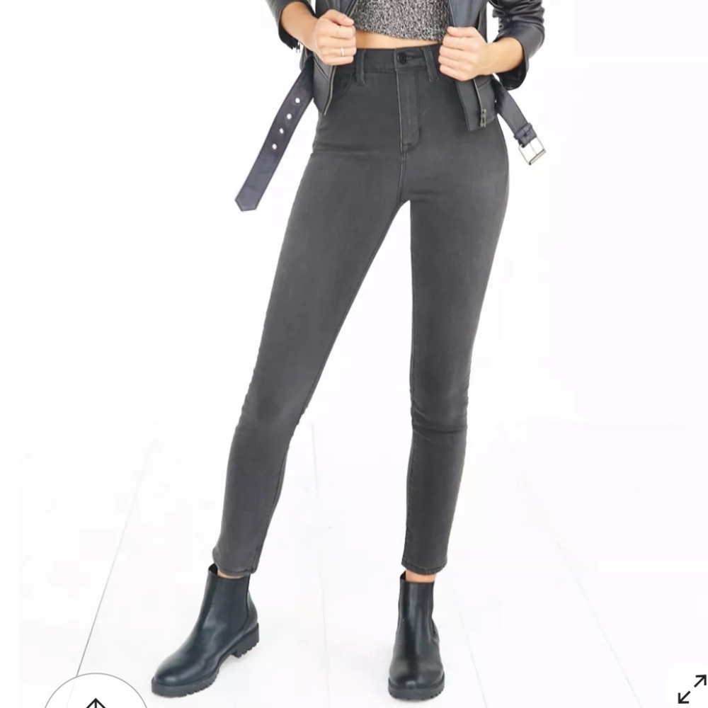 BDG Twig Super-High Rise Skinny Jean - Washed Black Size 28 Sold Out